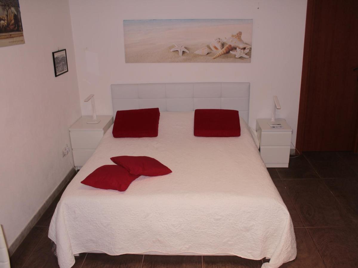 Arenada Private Rooms And Apartment Sud Cagliari Exterior foto